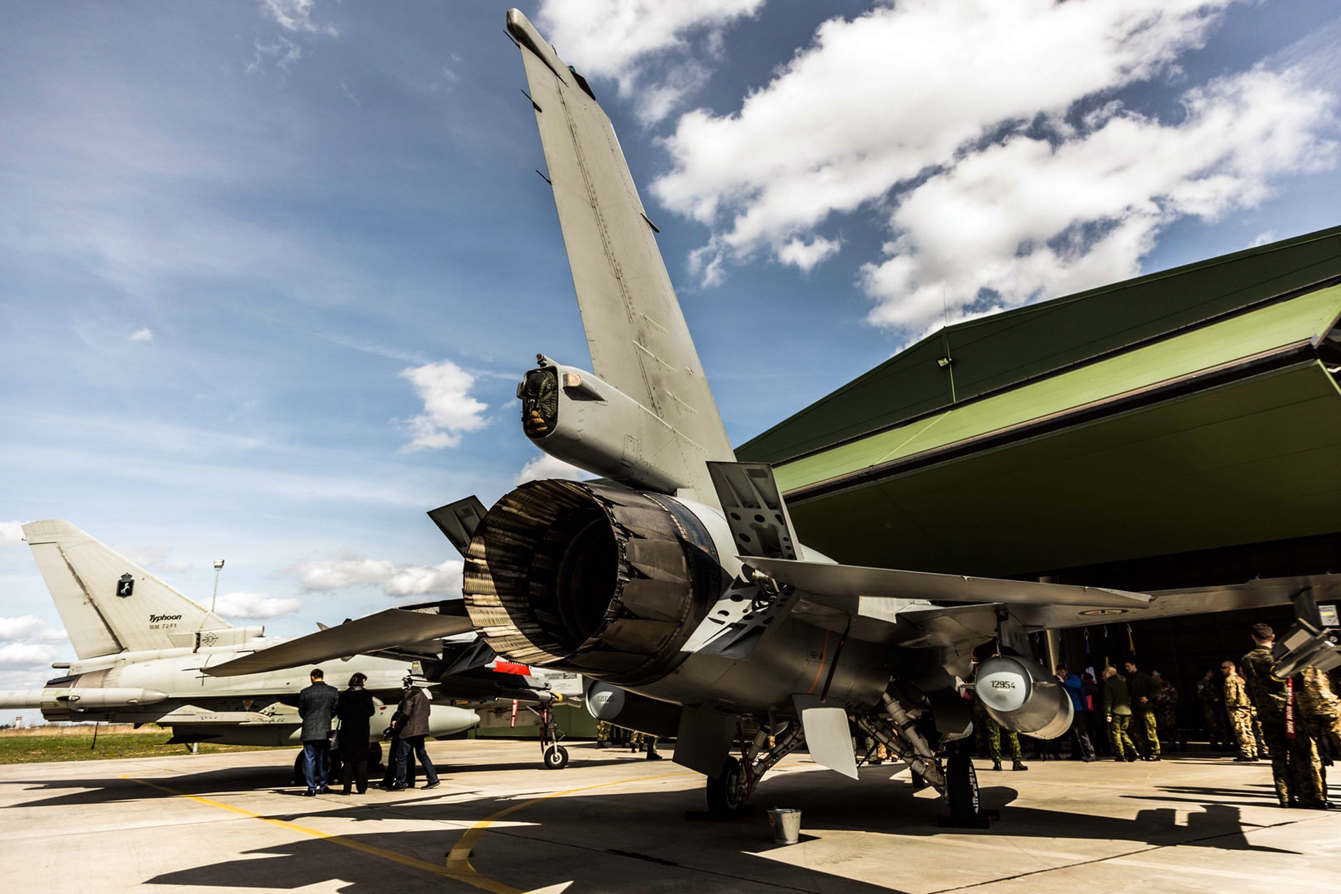 США отправляют Украине нелетающие истребители F-16 со свалки для каннибализации