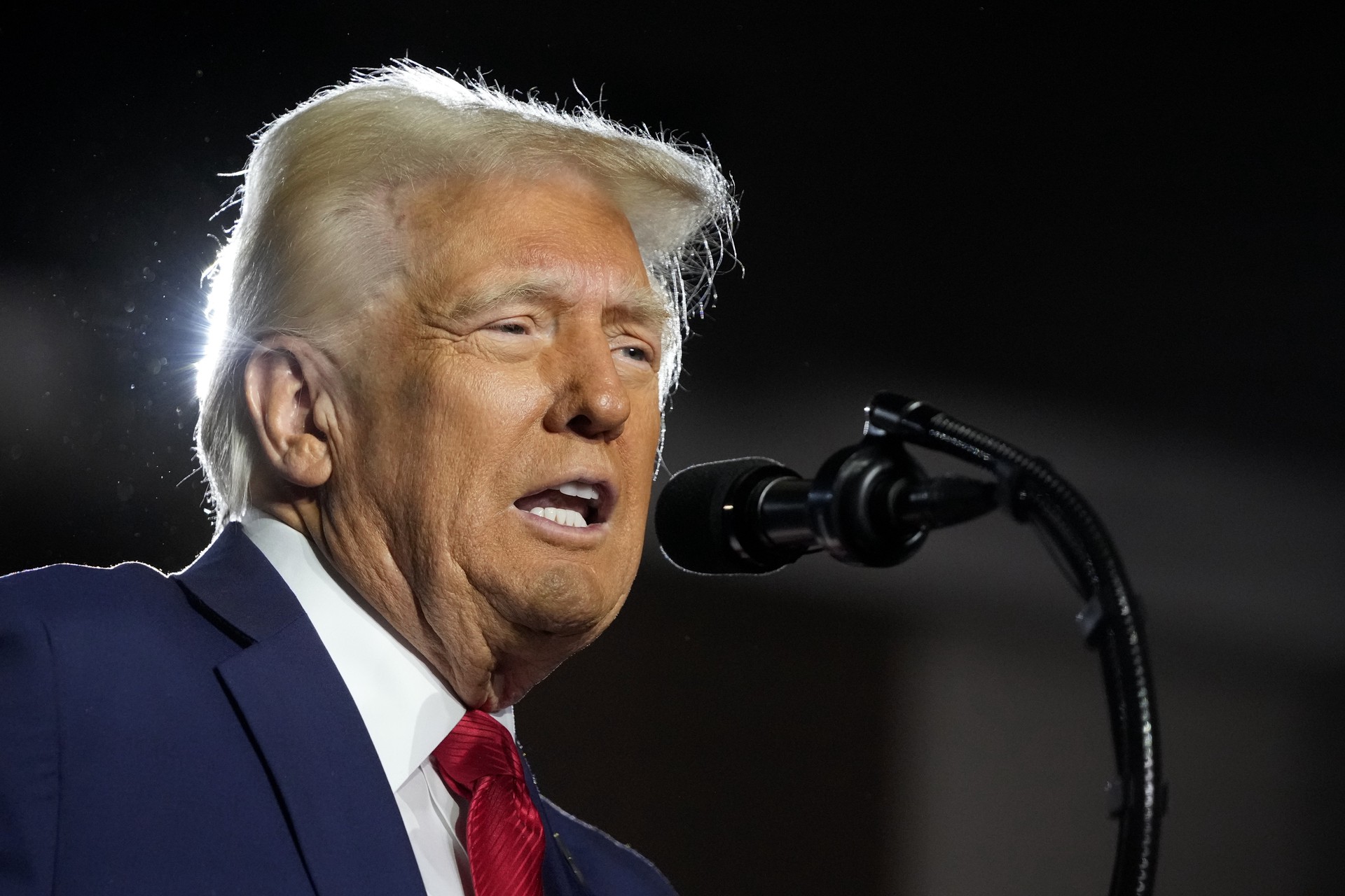 Прибыль и сказка: какую выгоду извлечёт Трамп из борьбы с «гендерами»