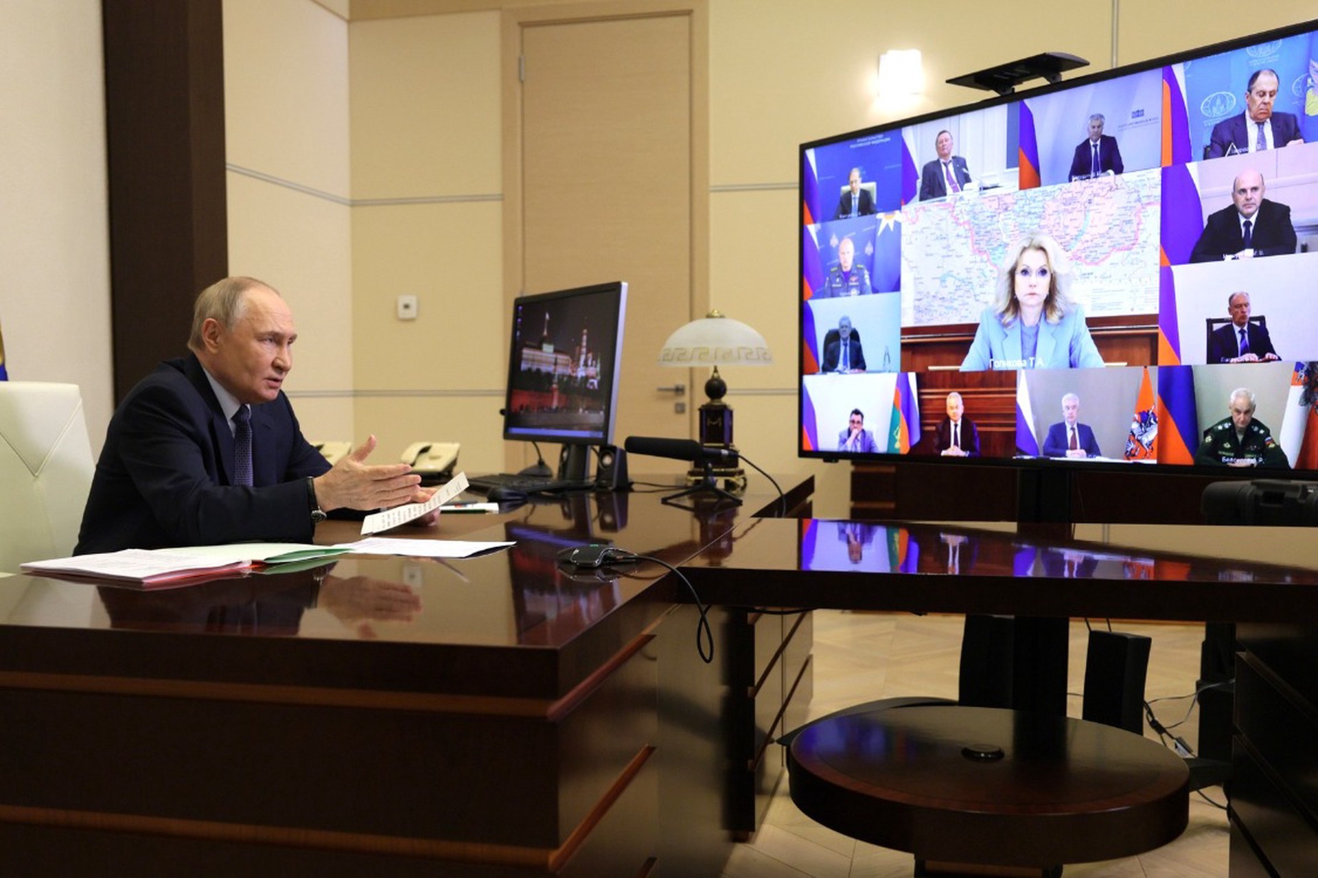 Путин указал на востребованность «Разговоров о важном» в школах